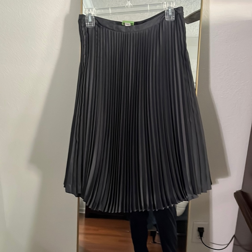 Grey/silver pleated skirt - size 4